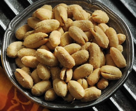 Keto Snacks: The Peanut Shop Bacon & Cheddar Nuts 20 oz low carb (6 carbs)