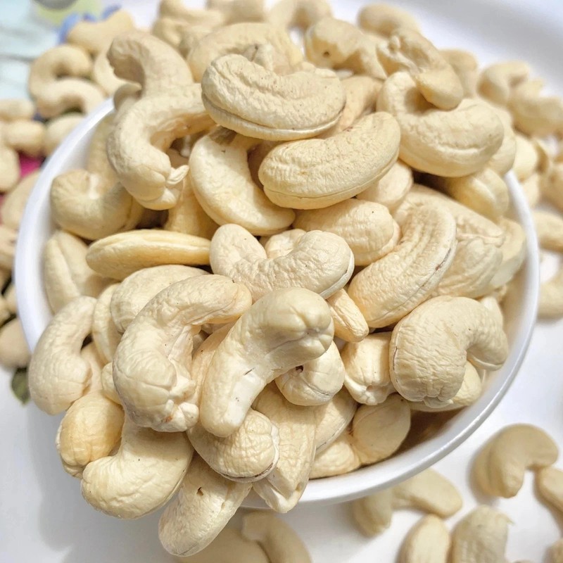 Premium Raw Cashews (Kaju) – Fresh & Crunchy Whole Cashew Nuts| High Quality F/S