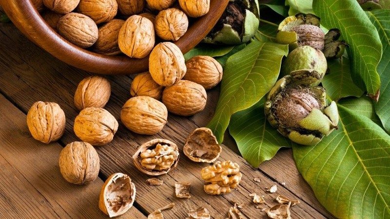 Organic Pakistani Walnuts with shell.premium Quality, fresh crop 1 kg gallery