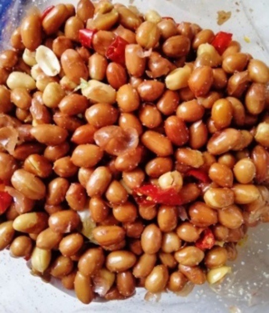 Crispy roasted peanuts with salt and chili, a secret recipe passed gallery