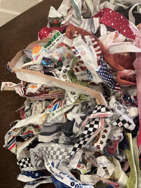 Selvages lot, 3.8 lb, variety of edgings (see photos) gallery