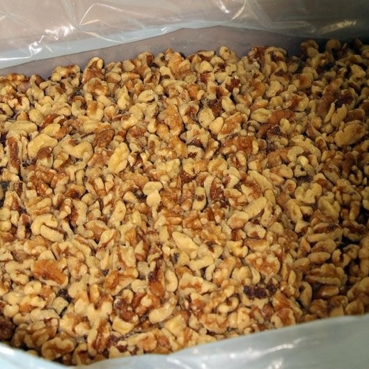 Diamond Baker Choice Medium Walnut Pieces, 30 Pounds, 1 Per Case gallery