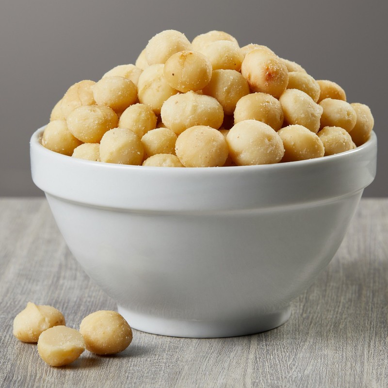 Kirkland Signature Dry Roasted Macadamia Nuts, 1.5 lbs gallery