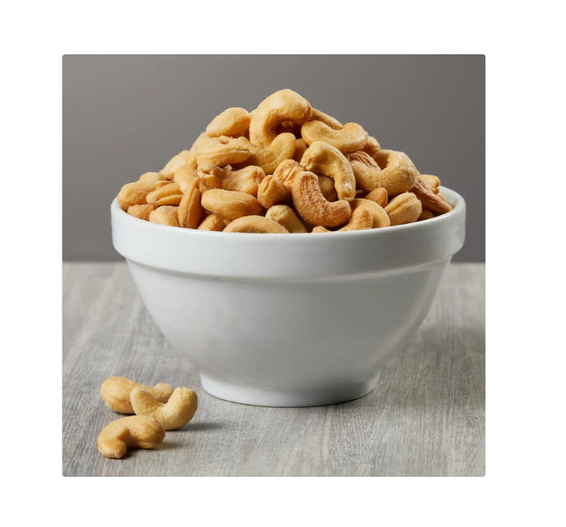 Kirkland Signature Fancy Whole Cashews, 2.5 lbs gallery
