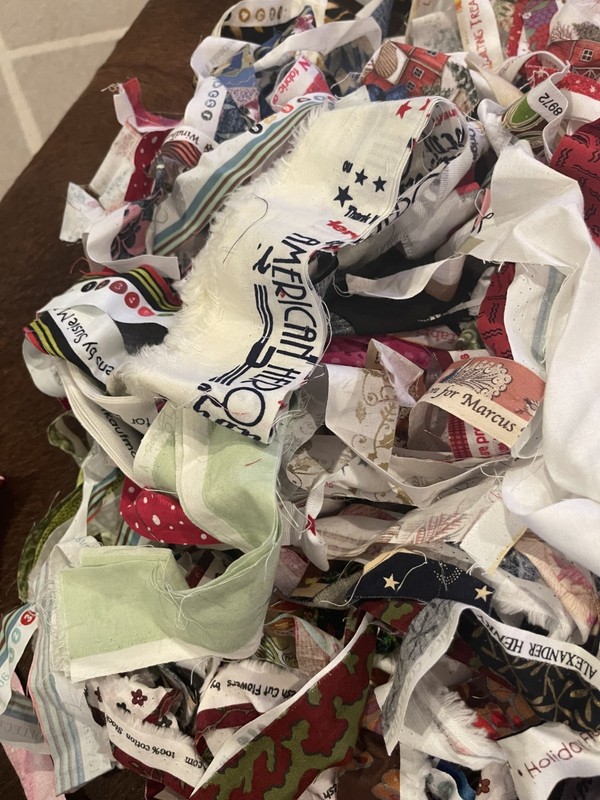 Selvages lot, 3.8 lb, variety of edgings (see photos) gallery