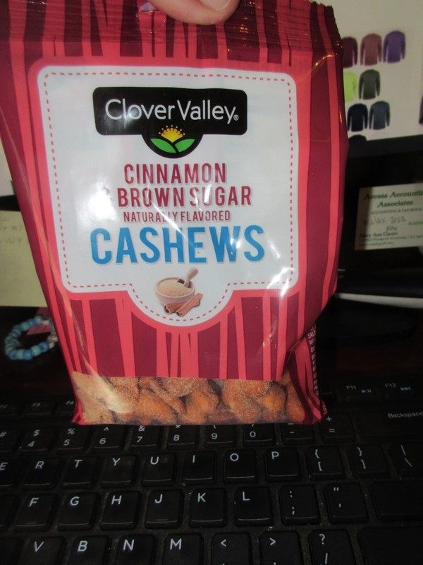 5 Clover Valley Cinnamon & Brown Sugar Cashews 2 Oz Bags EXPIRE 3/2027 gallery