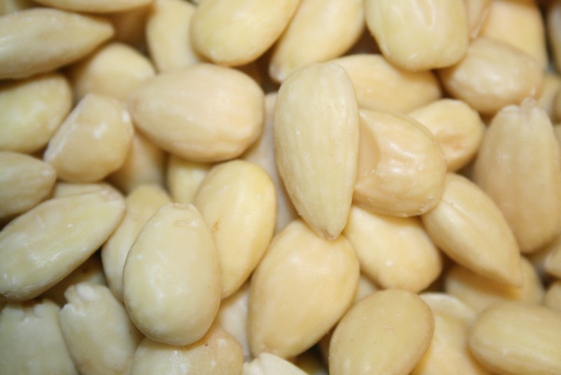 ALMONDS BLANCHED WHOLE, 3LBS