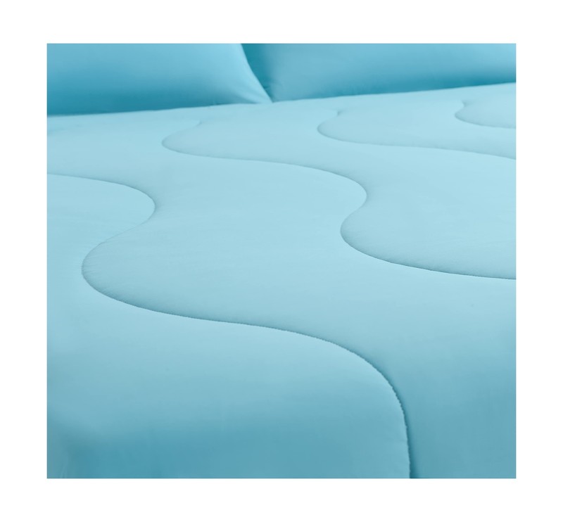 Save $129 Holiday Value Bundle 4: Evercool Comforter + Pillowcases (King) gallery