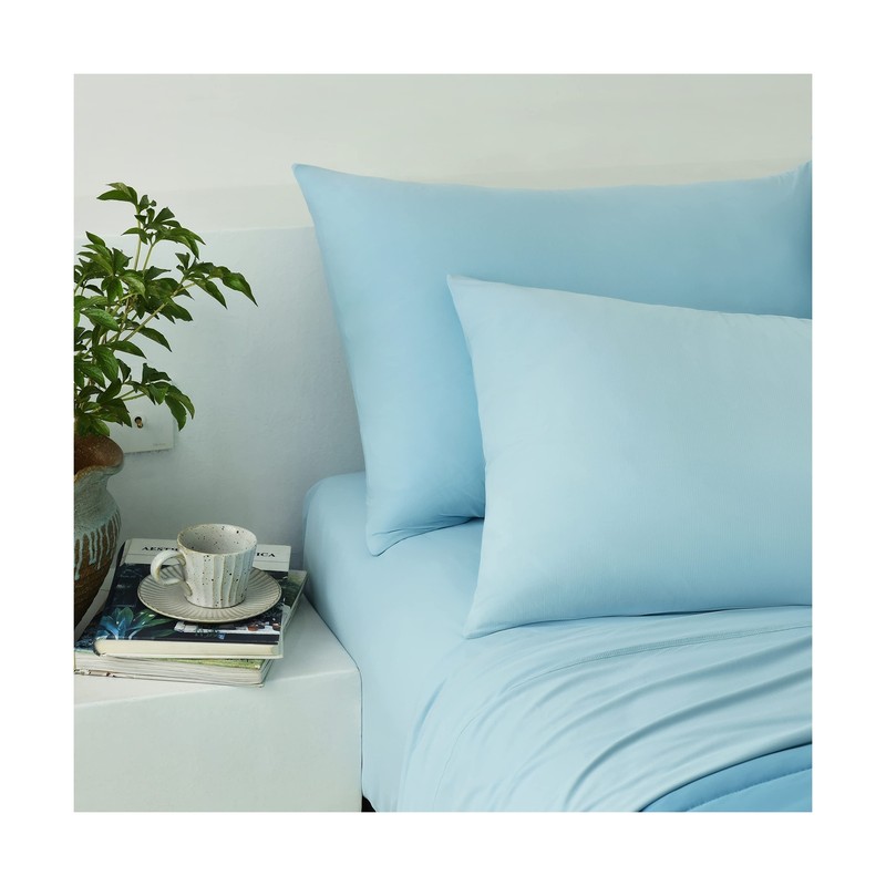Save $129 Holiday Value Bundle 4: Evercool Comforter + Pillowcases (King) gallery