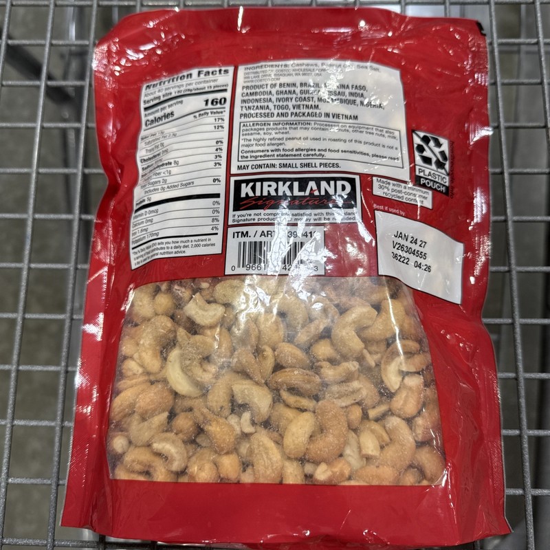KIRKLAND SIGNATURE FANCY CASHEWS WITH SEA SALT 2.5 LB gallery