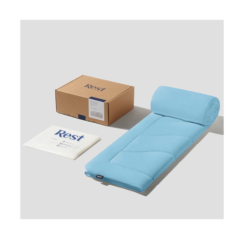 Save $129 Holiday Value Bundle 4: Evercool Comforter + Pillowcases (King) gallery