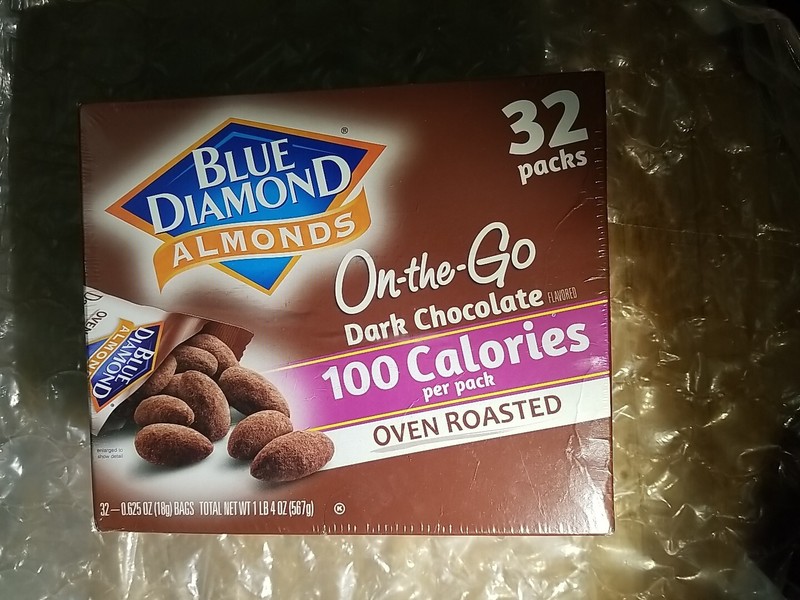 32 Count Blue Diamond Almonds Dark Chocolate Cocoa Dusted Snack Nuts 100 Calorie