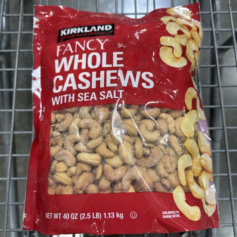 KIRKLAND SIGNATURE FANCY CASHEWS WITH SEA SALT 2.5 LB gallery