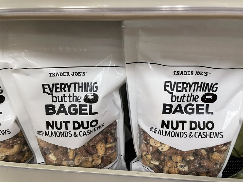 2 Pack Trader Joe's Everything But The Bagel Nuts Duo With Almonds & Cashews gallery