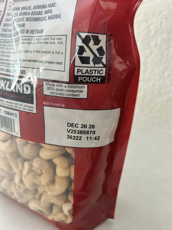 KIRKLAND SIGNATURE FANCY CASHEWS WITH SEA SALT 2.5 LB gallery