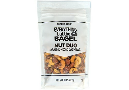 Trader Joe's Everything But The Bagel Nuts Duo With Almonds & Cashews