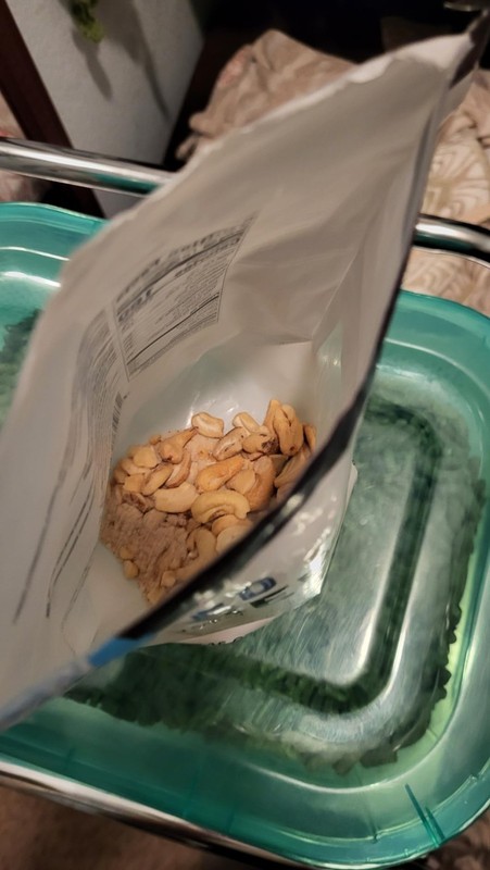 Fancy Whole Cashews, Roasted & Sea Salted - 44 Ounce Resealable Bag gallery