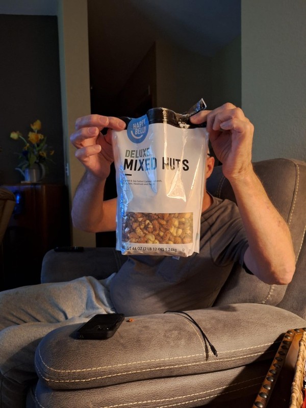 Fancy Whole Cashews, Roasted & Sea Salted - 44 Ounce Resealable Bag gallery