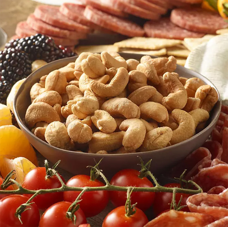 Member's Mark Roasted Whole Cashew with Sea Salt - 33oz gallery