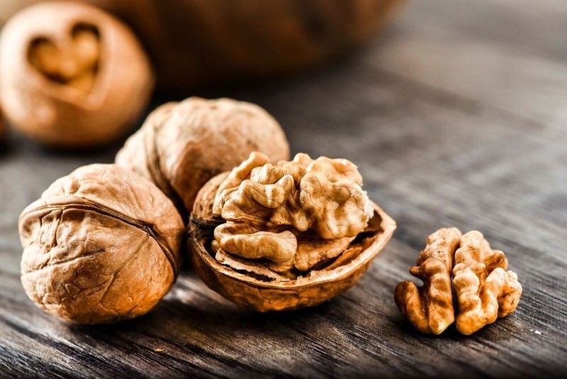 Organic Pakistani Walnuts with shell.premium Quality, fresh crop 1 kg