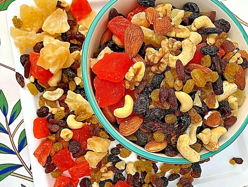 Trail Mix Pineapple, Papaya Chunk, Black, Golden Raisins Almond Cashew Walnut