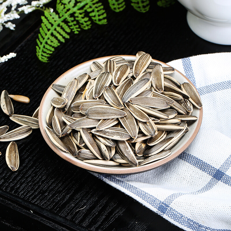 Chacha Sunflower Seeds Roasted Salted Cooked w/ Shell 5*Spice Flavor 10 Oz gallery