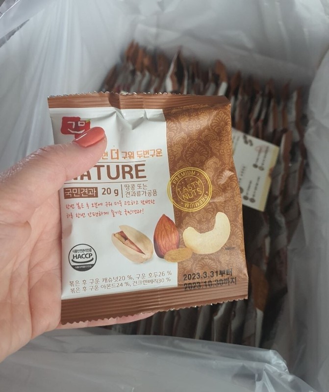 20g x 100 mouthfuls of Nature nuts baked twice in the oven with national dogs 견과