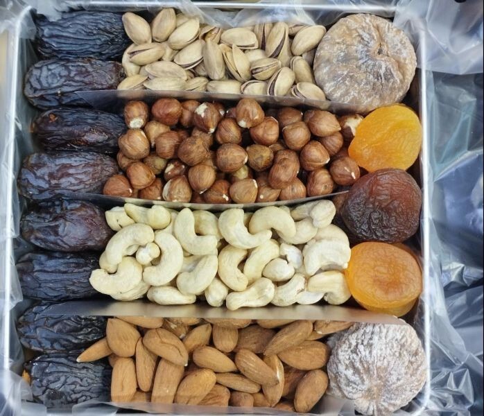 MIXED NUTS gallery