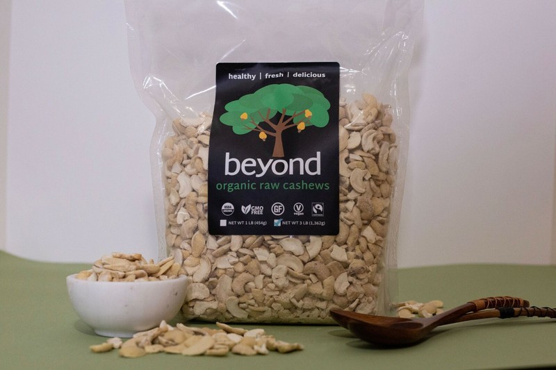 RAW ORGANIC CASHEW HALVES & PIECES -1 LB by beyond (Non-GMO, Fairtrade, Vegan)
