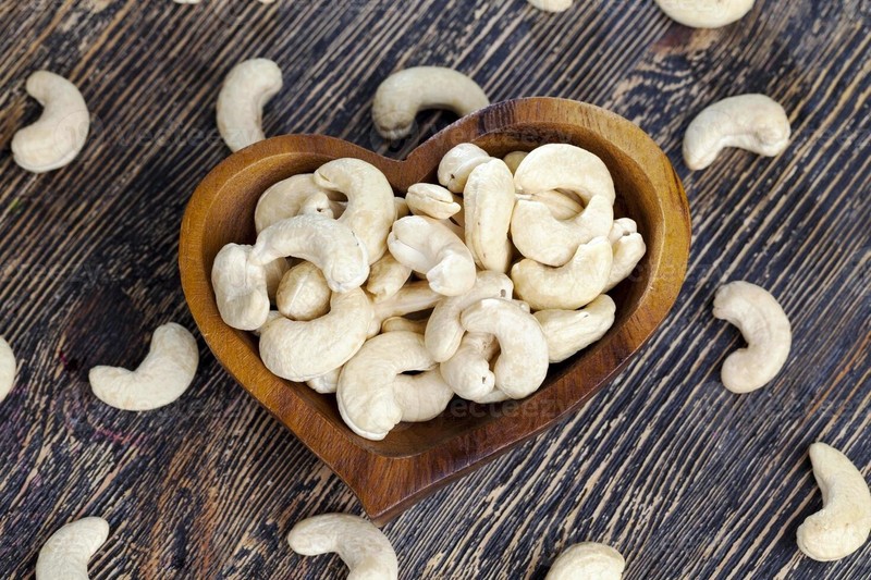 Solimo Premium Whole Cashews, 1000 g gallery