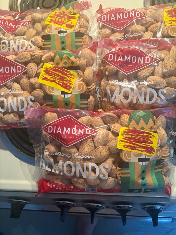 DIAMOND BRAND HOLIDAY TRADITION WHOLE ALMONDS 16 OZ BAG X 5 (EXPIRES 9/2027)