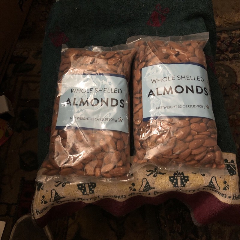 LOT 2 BAGS OF WHOLE SHELLED ALMONDS SEALED, 2LBS EACH TOTAL 4LBS,VERY FRESH.
