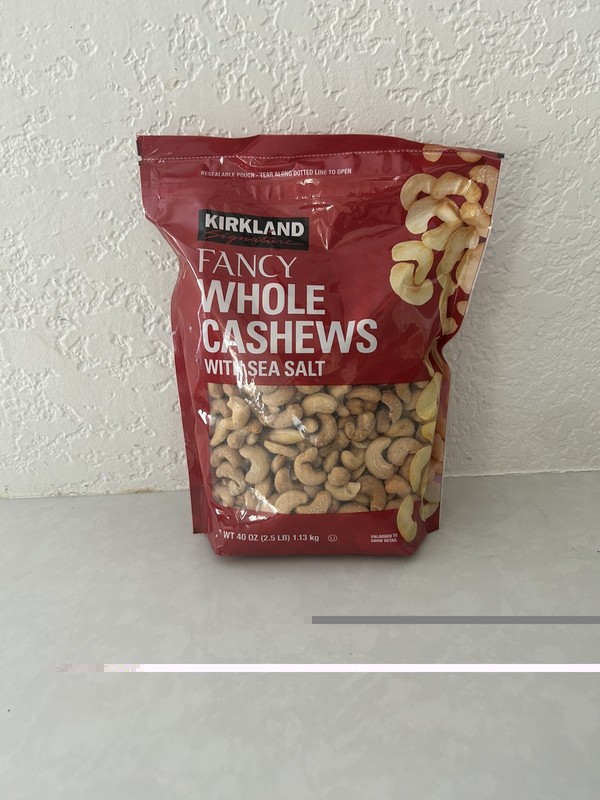 KIRKLAND SIGNATURE FANCY CASHEWS WITH SEA SALT 2.5 LB