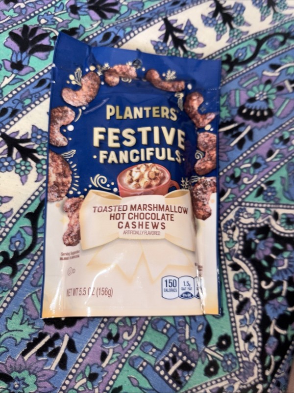 PLANTERS Toasted Marshmallow Hot Chocolate Cashews 5.5 Oz Snack Mix