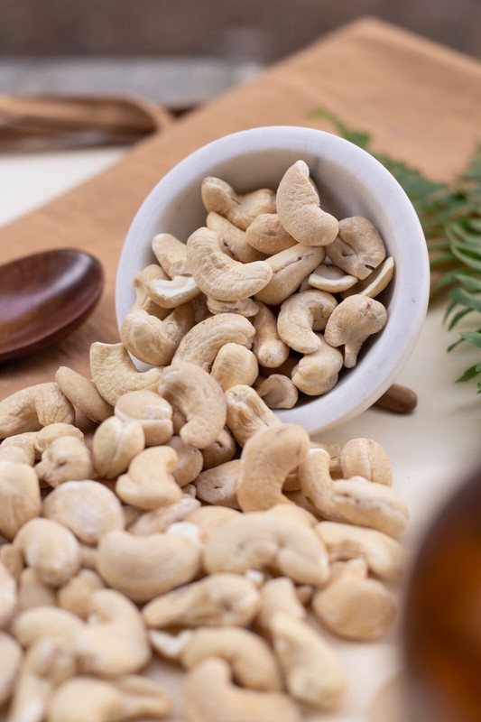 RAW ORGANIC CASHEW WHOLES -5 LB by beyond (Organic, Non-GMO, Fairtrade, gallery