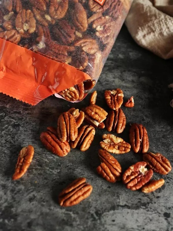 Kirkland Signature Pecan Halves 32 oz gallery
