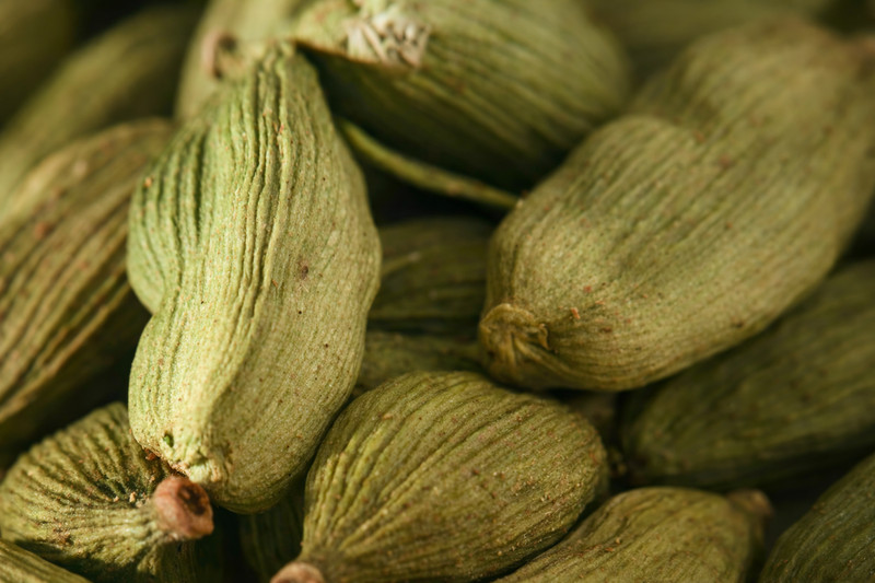 Crown Pods Green Cardamom – premium whole 8mm pods sourced from Guatemala. gallery